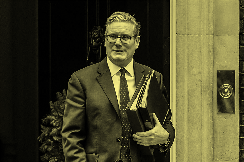 Keir Starmer carrying folders